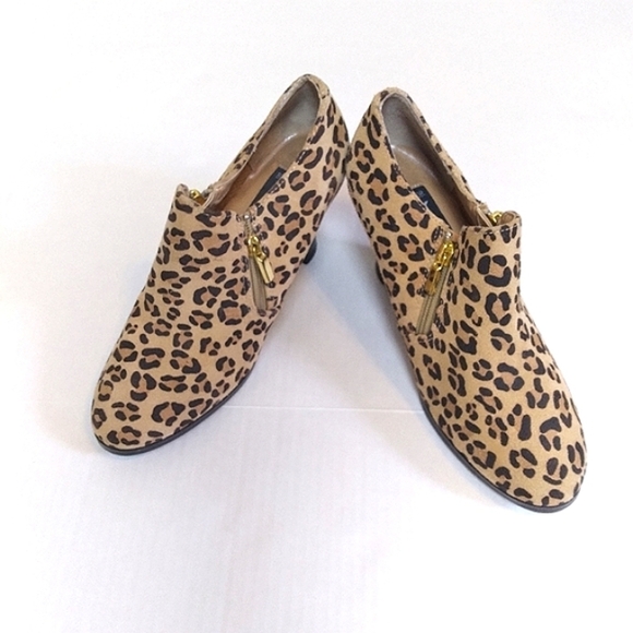 AJ Valenci Leopard Print Leather Heeled Ankle Booties Size 7 - Picture 1 of 10